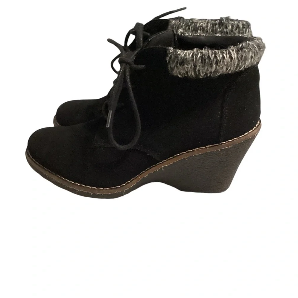 White Mountain Lilac size 7  Black Lace Up Wedge Sweater Cuff Ankle‎ Boots